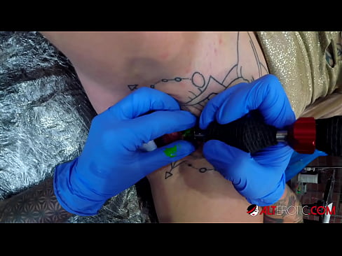 ❤️ Extremely tattooed hottie Sully Savage got a tattoo on her clitoris ❤️❌ Homemade porn at us ❌️❤