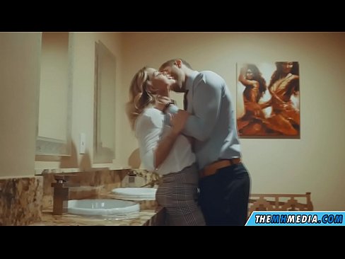 ❤️ When a busty blonde seduces you in a public restroom ❤️❌ Homemade porn at us ❌️❤
